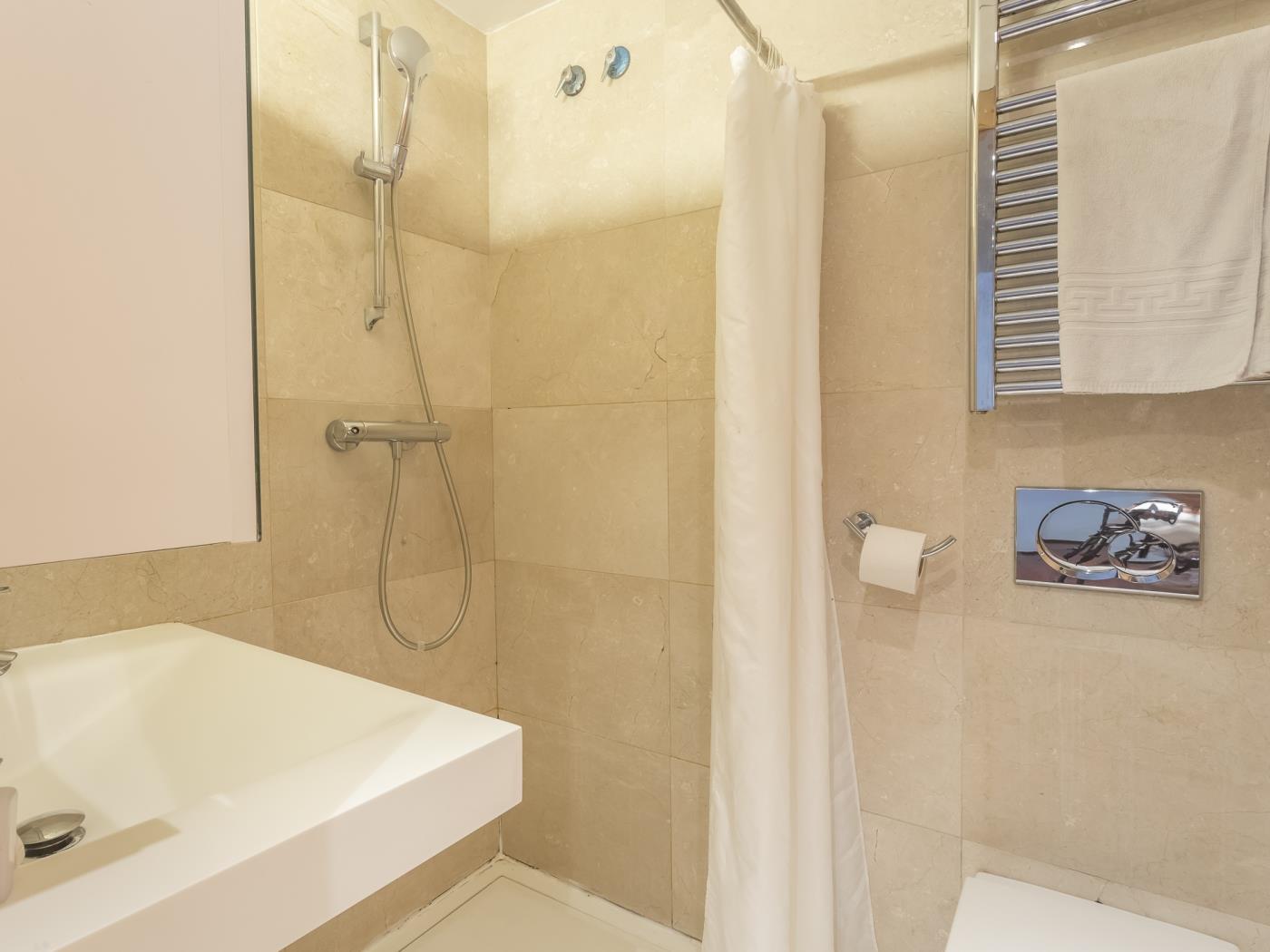 تراس وحمام سباحة بالقرب من مركز برشلونة - My Space Barcelona شقة