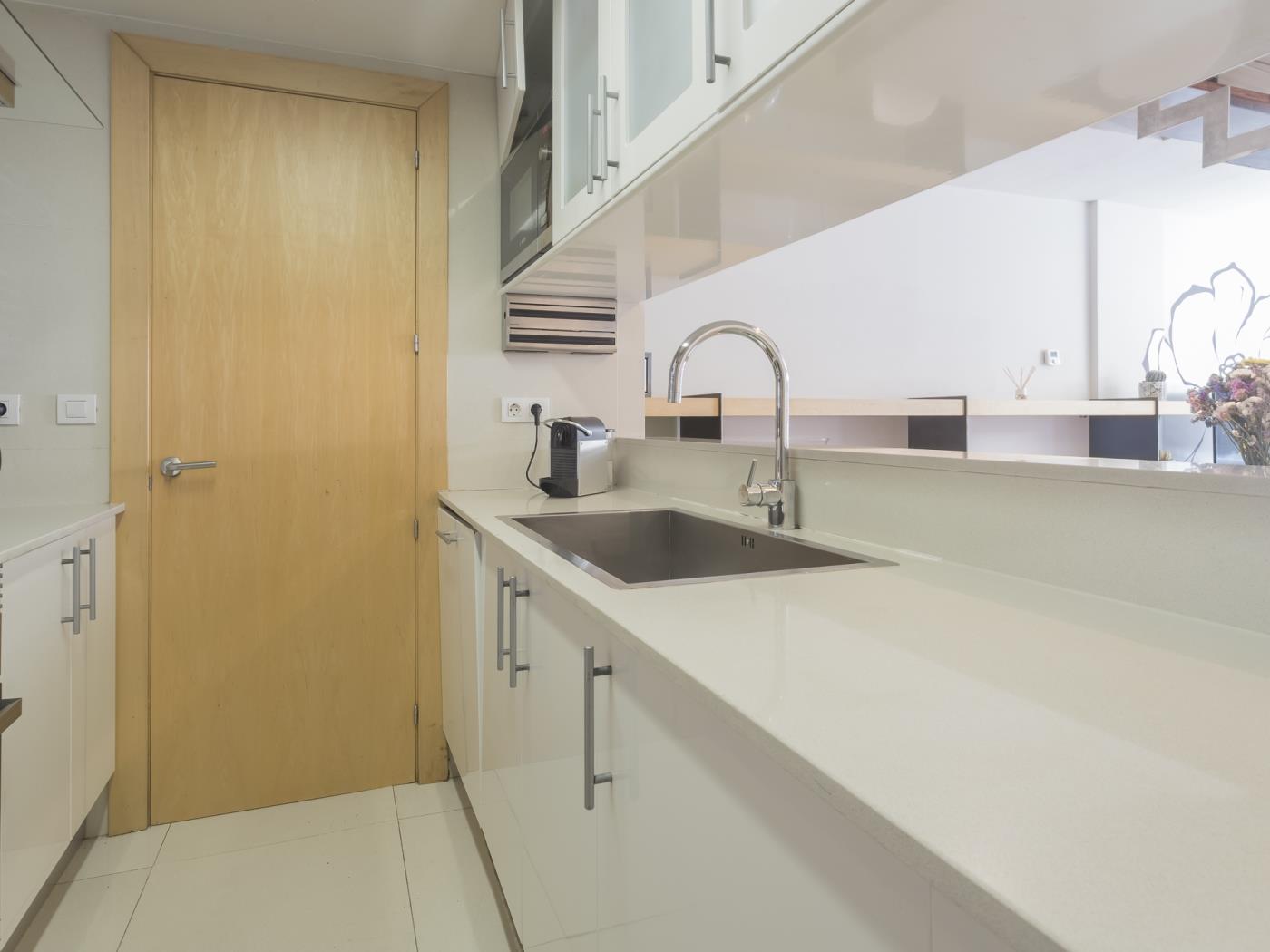 تراس وحمام سباحة بالقرب من مركز برشلونة - My Space Barcelona شقة