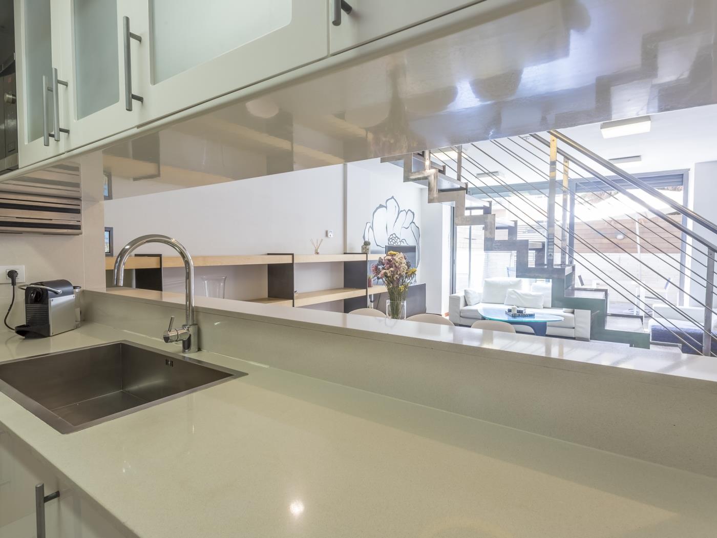 تراس وحمام سباحة بالقرب من مركز برشلونة - My Space Barcelona شقة