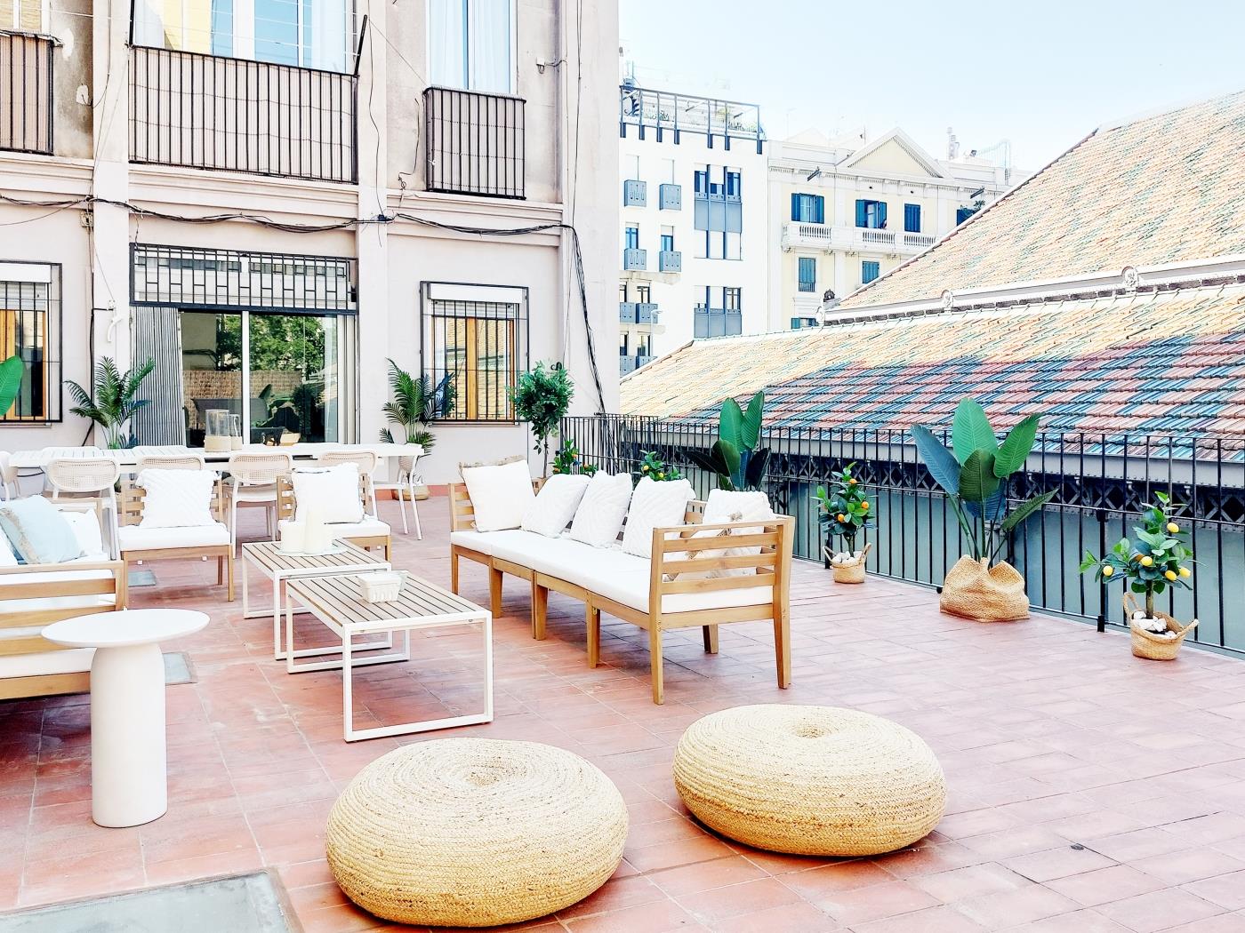 العنوان: شقة مشرقة من 3 غرف نوم مع تراس في حي إيشامبلي ببرشلونة - My Space Barcelona شقة