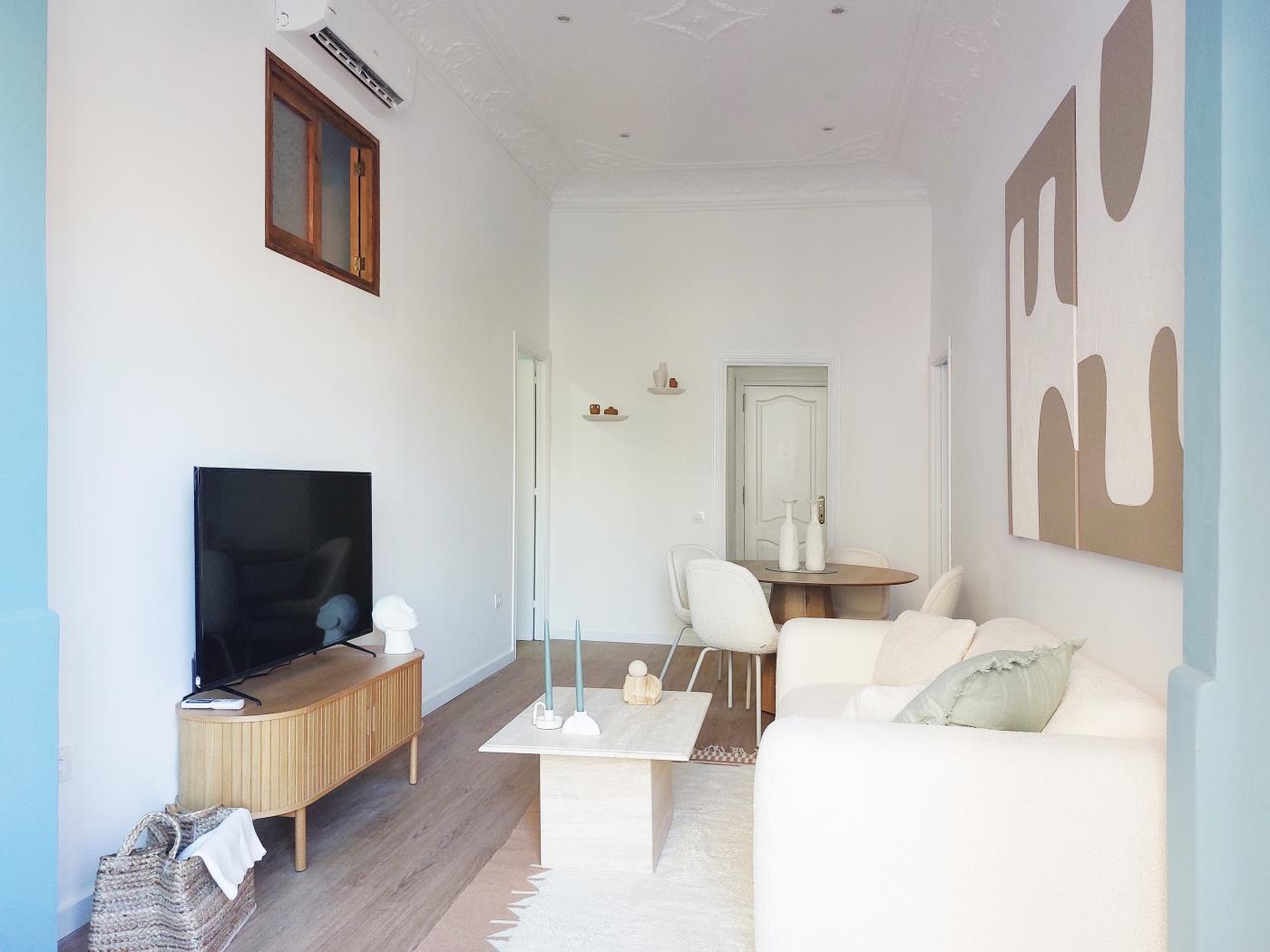 العنوان: شقة مشرقة من 3 غرف نوم مع تراس في حي إيشامبلي ببرشلونة - My Space Barcelona شقة