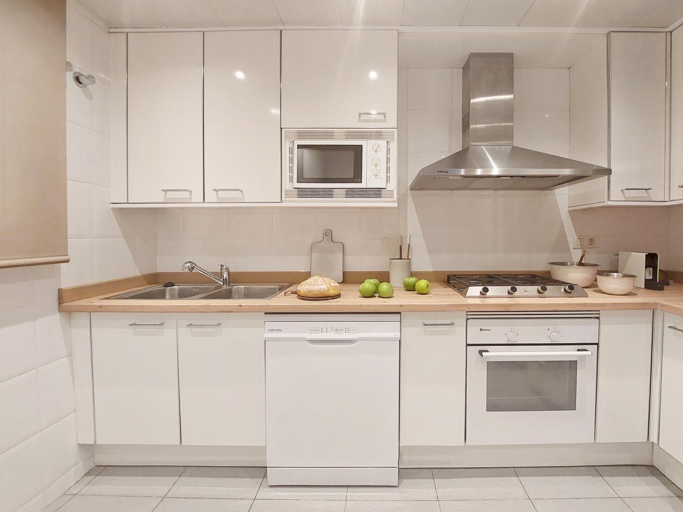 شقة مفروشة من غرفتين وحمامين مقابل فندق بالاس. متاحة من 15 أغسطس. - My Space Barcelona شقة