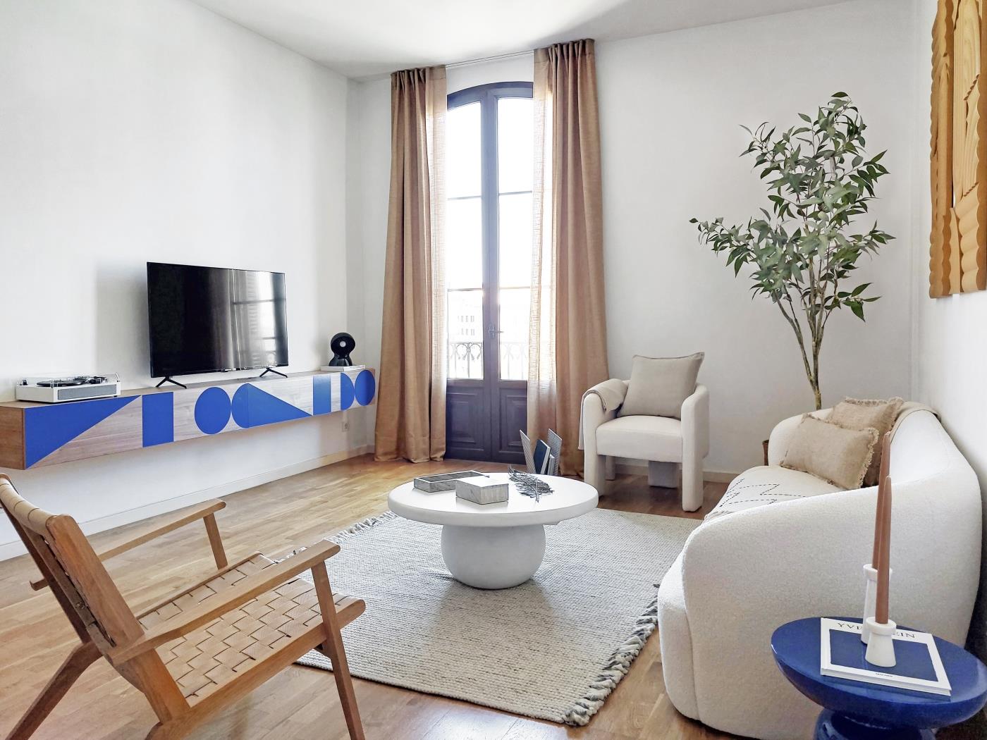 شقة مفروشة من غرفتين وحمامين مقابل فندق بالاس. متاحة من 15 أغسطس. - My Space Barcelona شقة
