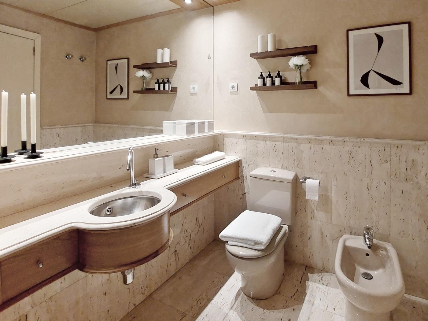 شقة مفروشة من غرفتين وحمامين مقابل فندق بالاس. متاحة من 15 أغسطس. - My Space Barcelona شقة