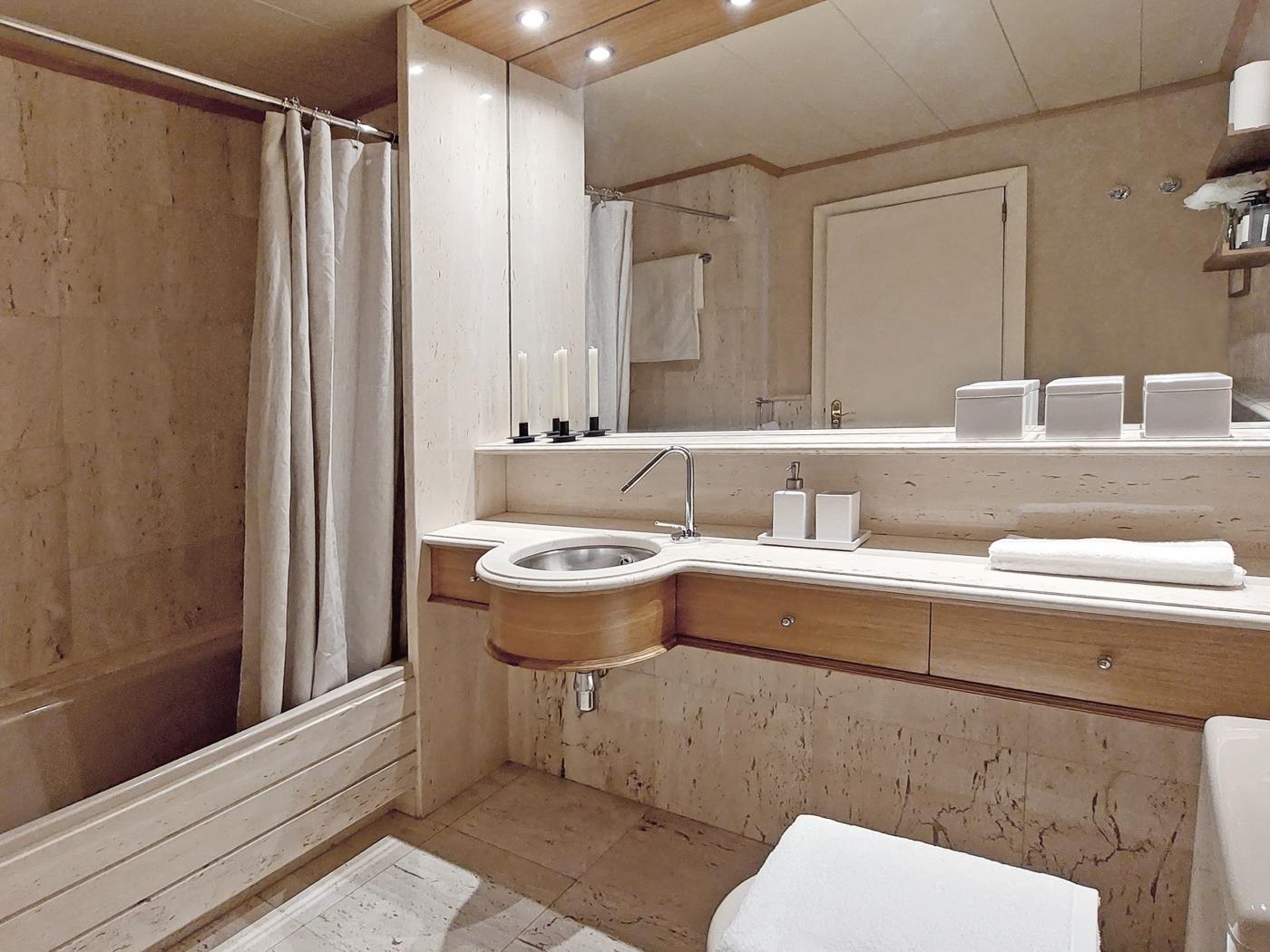 شقة مفروشة من غرفتين وحمامين مقابل فندق بالاس. متاحة من 15 أغسطس. - My Space Barcelona شقة