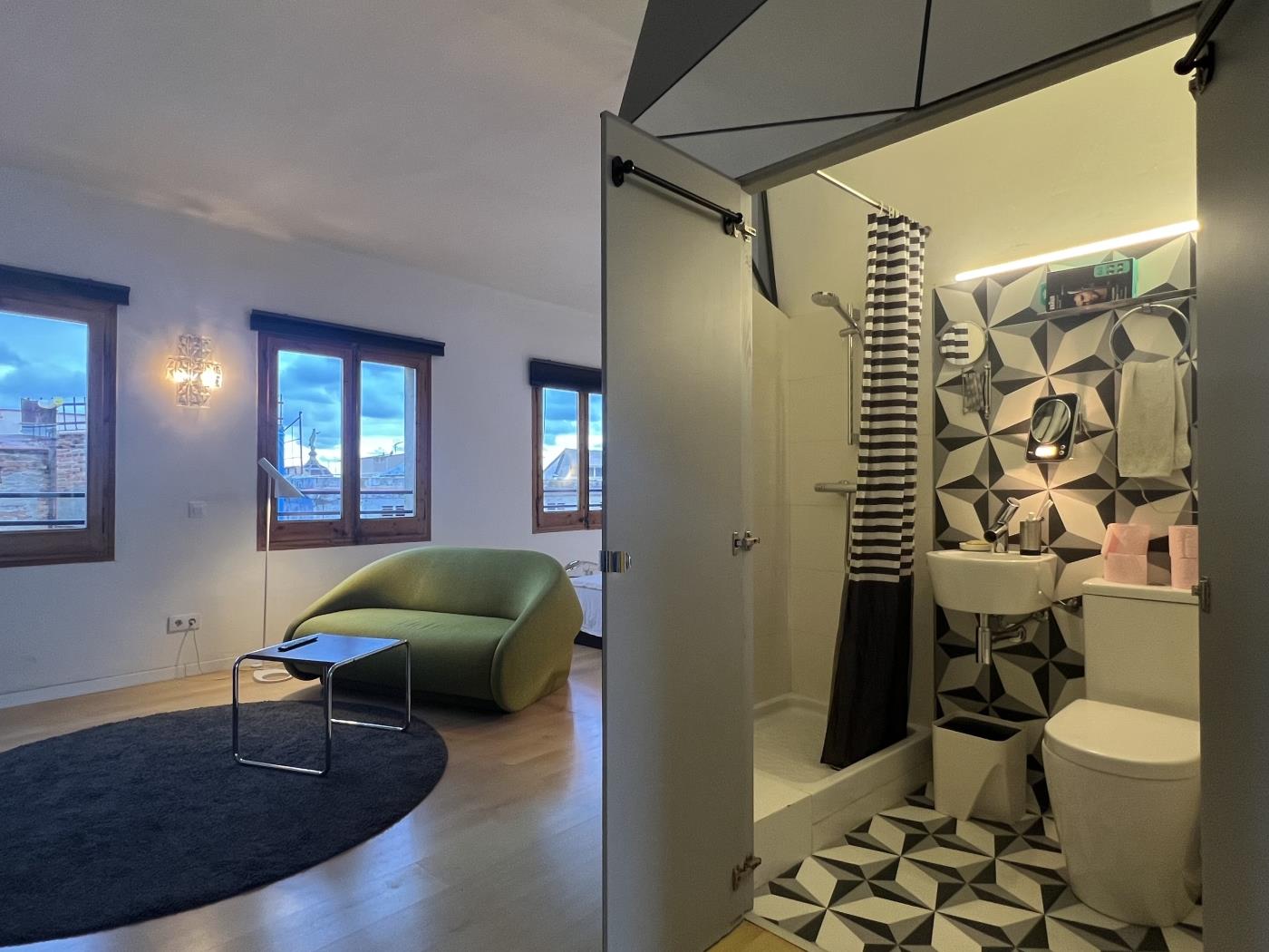 شقة دوبلكس مُجددة بغرفتين وشرفة في الحي القوطي - My Space Barcelona شقة