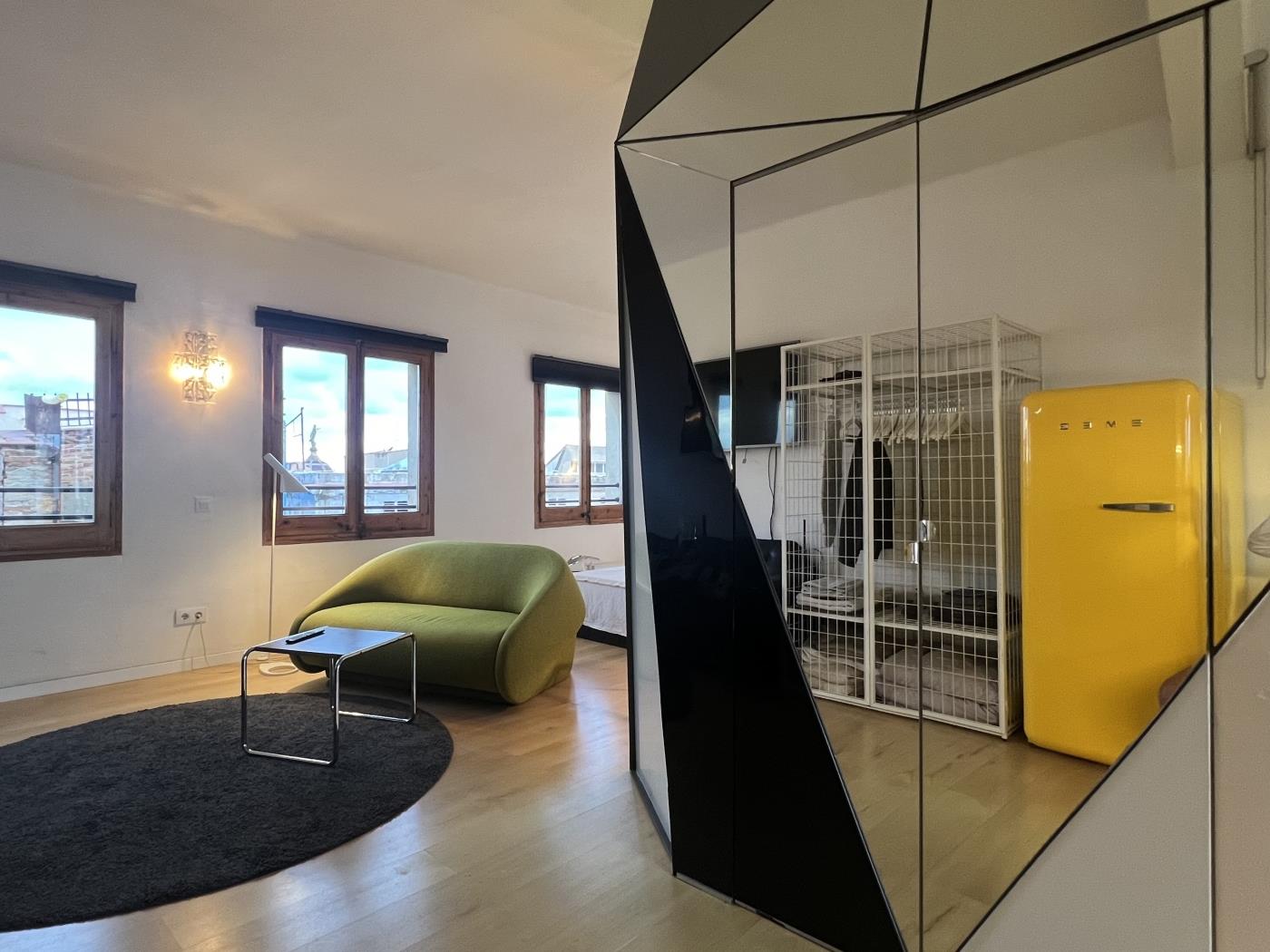 شقة دوبلكس مُجددة بغرفتين وشرفة في الحي القوطي - My Space Barcelona شقة