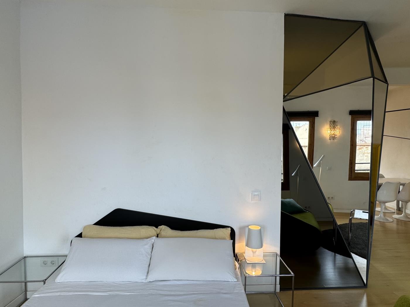 شقة دوبلكس مُجددة بغرفتين وشرفة في الحي القوطي - My Space Barcelona شقة