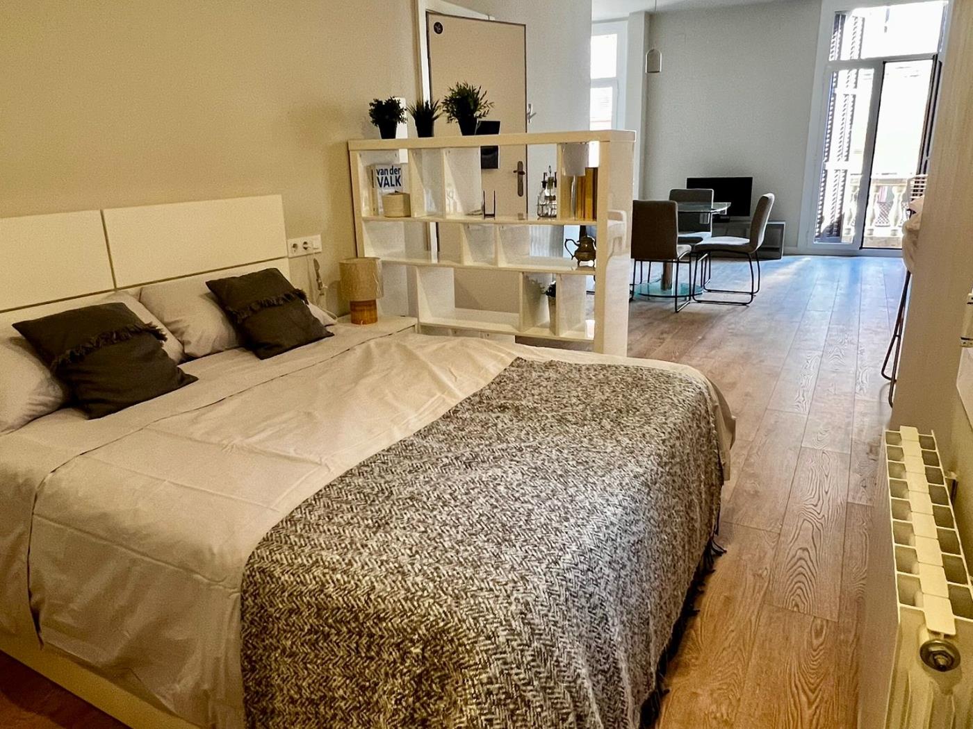 شقة لوفت مشرقة مُجددة بشرفة في منطقة سكنية - My Space Barcelona شقة